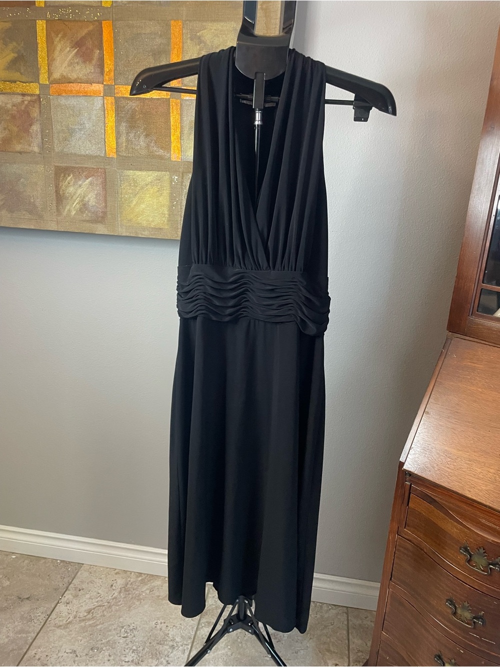 Evan Picone Black Sleeveless Flowy Halter Style V-Neck Midi Dress With Ruching